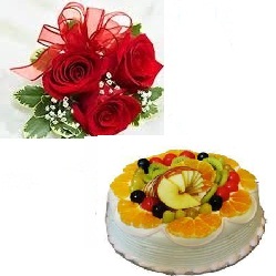 1/2 Kg fresh fruit Cake 3 roses