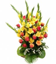 24 Yellow Gladiolli+Roses in Hand Bunch