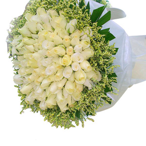 30 White Roses bouquet